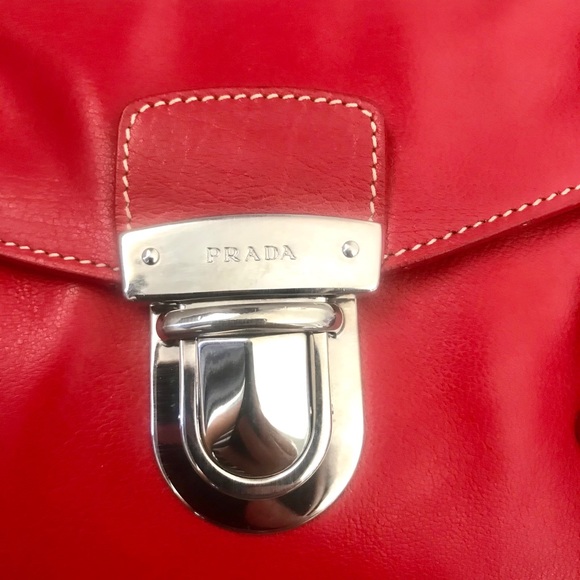 Prada handbag. - Picture 6 of 16